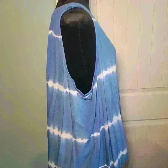 Crown and ivy woman's blouse with v neck xl blue and white - Picture 4 of 10